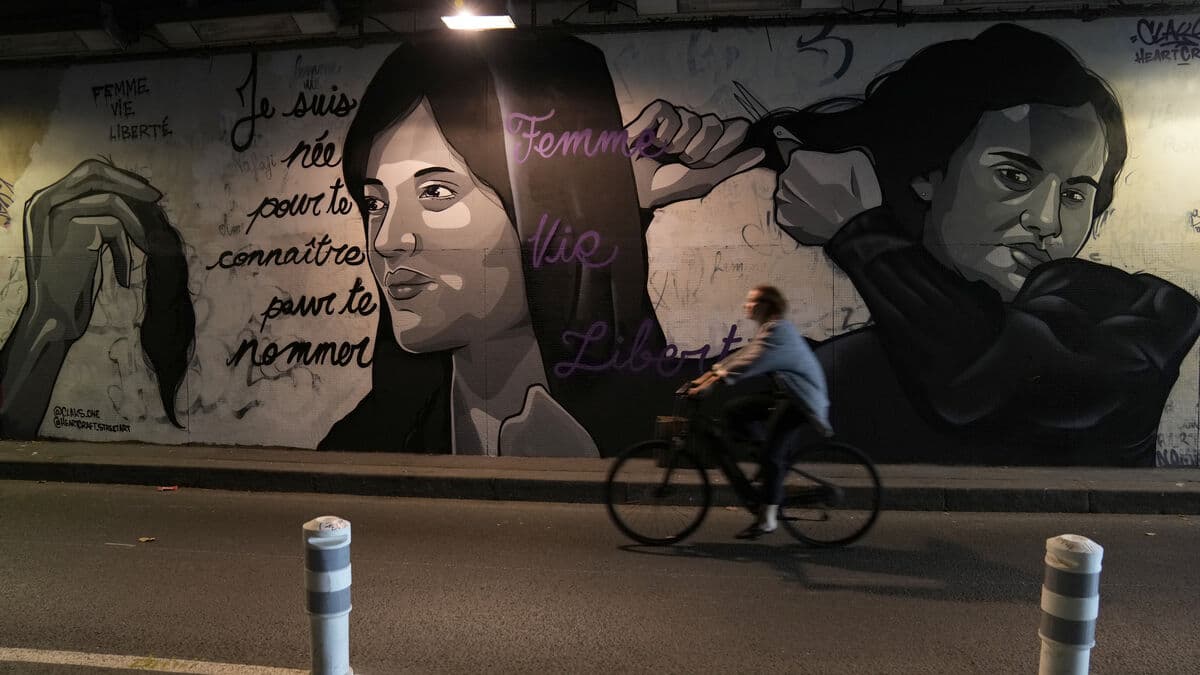 Iranian singer Parastoo Ahmadi sentenced