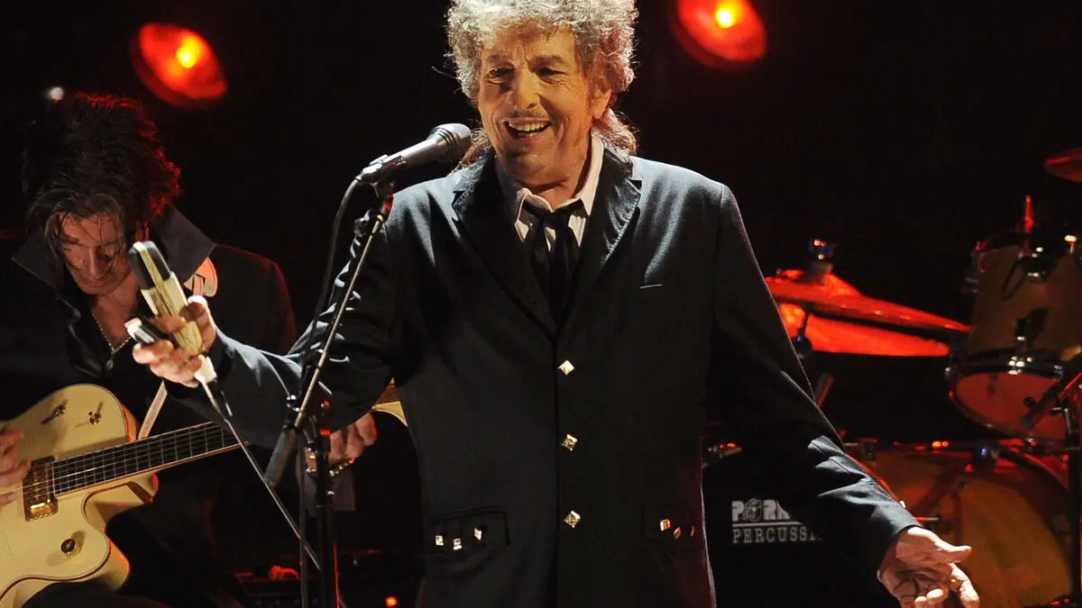 Bob Dylan to play at